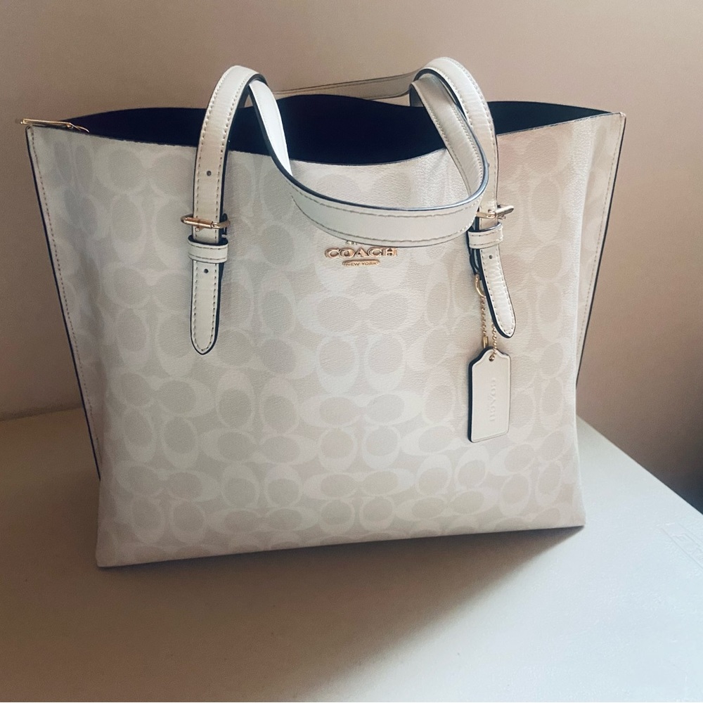 COACH Mollie Tote In Signature Canvas New Without Tags